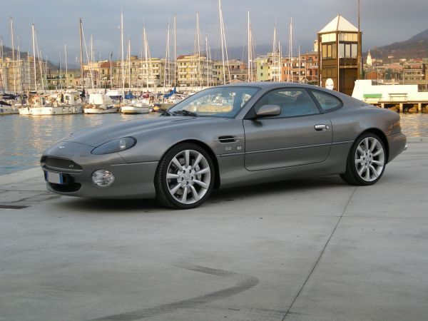 L'Aston Martin DB7 GT, punta di diamante della serie DB7