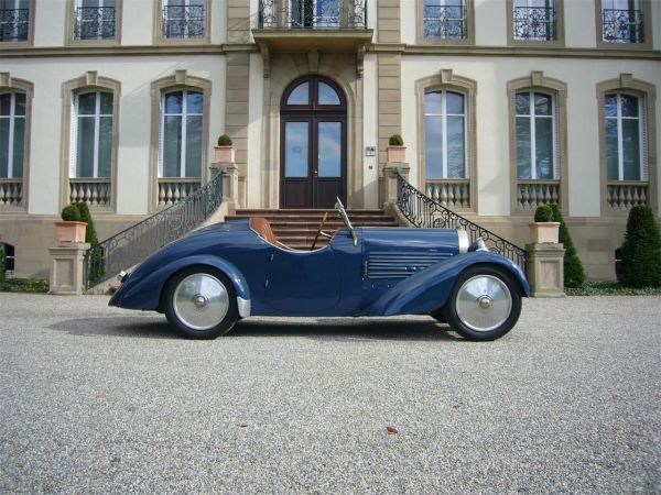 In uno dei caveau svizzeri si trova una rarissima Bugatti T40. L'auto è proposta in vendita da un noto Broker di nome Kelly Dietrick