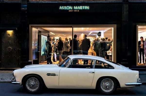 Londra: nuovo show-room Aston Martin