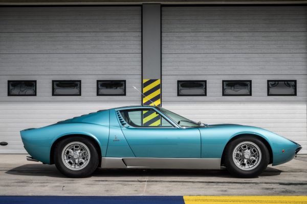 LAMBORGHINI MIURA 