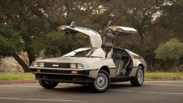 DELOREAN DMC-12: LA MACCHINA DEL TEMPO E DEI SOGNI