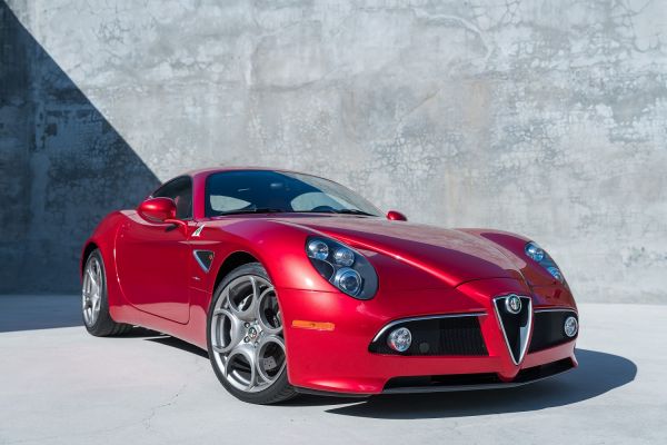 Alfa Romeo 8C Competizione: la classica del futuro