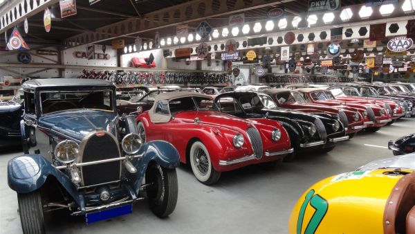 JOOP STOLZE: LA PASSIONE PER LE AUTO D'EPOCA