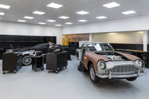 DB5 GOLDFINGER CONTINUATION, L' ASTON MARTIN DI JAMES BOND