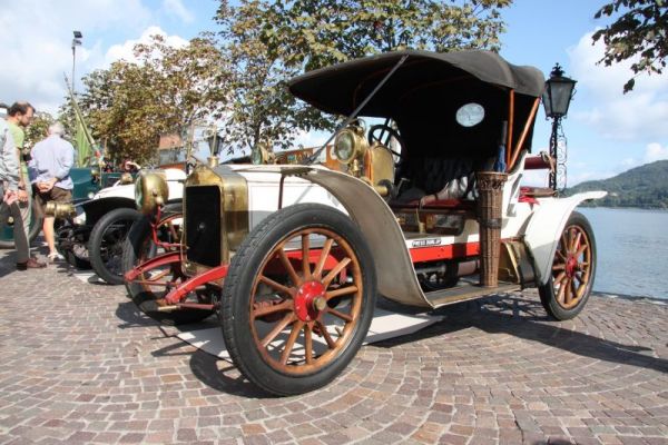 Rievocazione storica Arona - Stresa - Arona 1897-2017 : dopo 120 anni la rinascita con le anteguerra