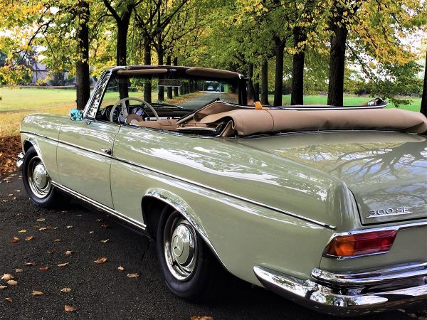 Mercedes Benz 300 SE Cabriolet, una delle più grandi automobili della storia Mercedes Benz, nobile, affidabile e confortevole 