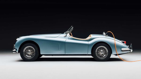 David Beckham regala al figlio una Jaguar XK 140