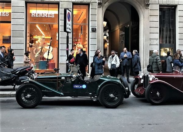 Milano: 25 auto anteguerra in Via Montenapoleone