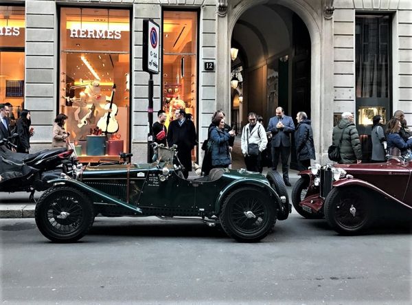 Milano: 25 auto anteguerra in Via Montenapoleone