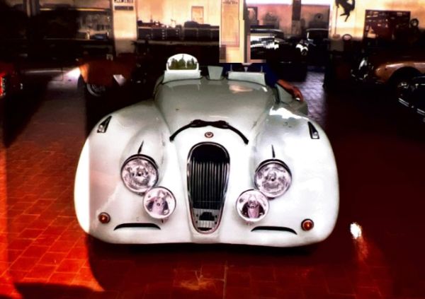 Jaguar XK 120 OTS 1952 protagonista dello stand OldCar24 alla Fiera Auto Moto D'Epoca Bologna 2025 