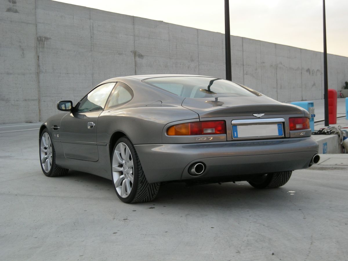 L'Aston Martin DB7 GT, punta di diamante della serie DB7