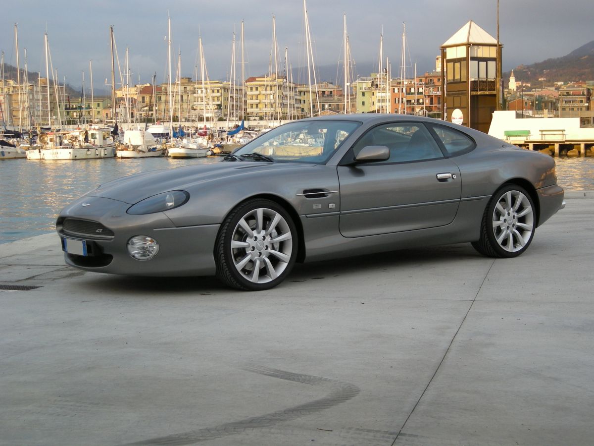 L'Aston Martin DB7 GT, punta di diamante della serie DB7