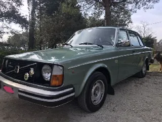 Foto 2 di 5: VOLVO 244 GL 