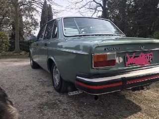 Foto 4 di 5: VOLVO 244 GL 