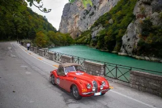 Foto 34 di 40: JAGUAR XK 120 OTS SE 