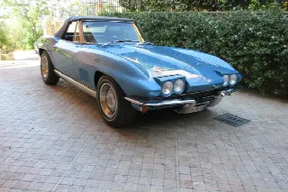 Foto 31 di 33: CHEVROLET Corvette C2 Sting Ray Convertibile 327/350 HP 
