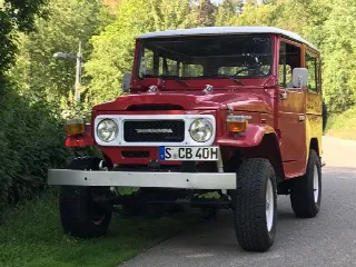 Foto 1 di 4: TOYOTA LandCruiserFJ40 BJ 40 3.0 L 