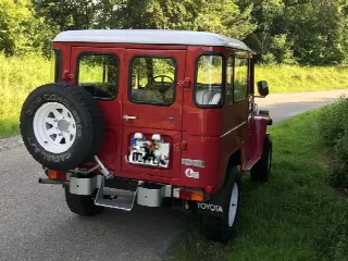 Foto 2 di 4: TOYOTA LandCruiserFJ40 BJ 40 3.0 L 