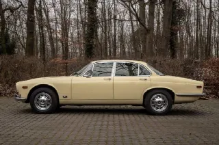 Foto 4 di 4: JAGUAR XJ6(1968-1987) 4.2 Serie 1 