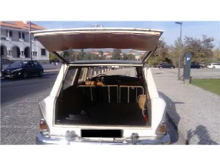 Foto 3 di 4: MERCEDES-BENZ 200   