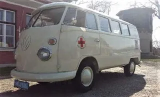 Foto 8 di 9: Volkswagen T1  Rettungsbus