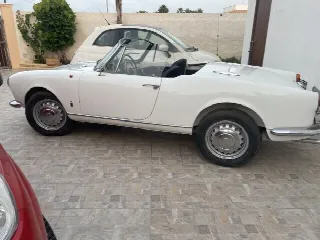 Foto 2 di 8: ALFA ROMEO Giulietta Spider 