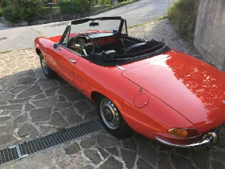 Foto 2 di 13: ALFA ROMEO Duetto 1750 Spider Veloce
