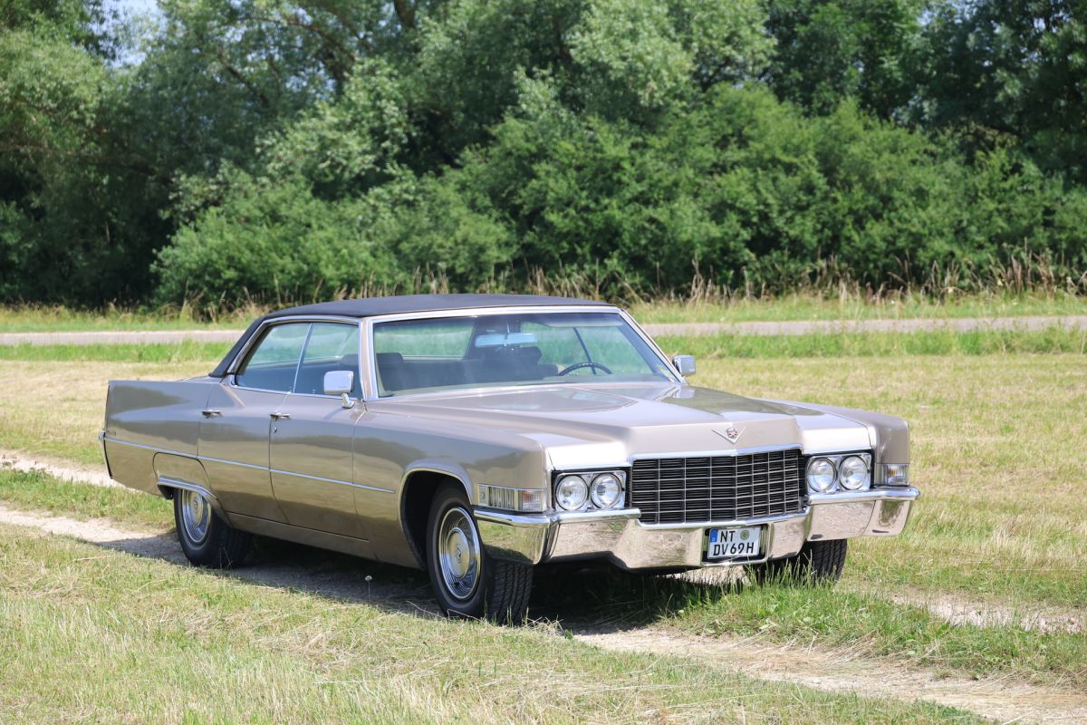 CADILLAC DeVille(1958-2005)