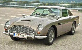 Foto 1 di 6: ASTON MARTIN DB5  