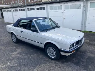 Foto 1 di 6: BMW 320 i 