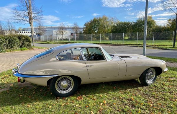 JAGUAR E-TYPE SII (1967-1971) FHC Serie 2 LHD 4,2 