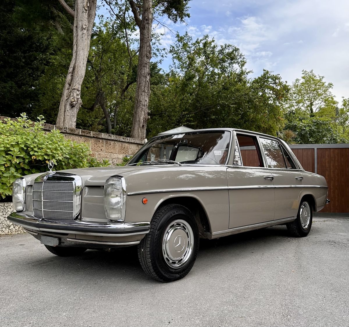 MERCEDES-BENZ 220 Barra / 8 w115 220 Petrol 