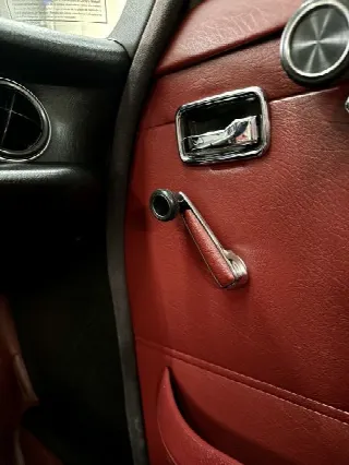 Foto 10 di 27: MERCEDES-BENZ 220 Barra / 8 w115 220 Petrol 