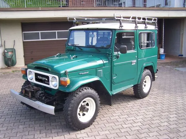 TOYOTA Land Cruiser BJ 40