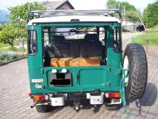 Foto 5 di 12: TOYOTA Land Cruiser BJ 40 