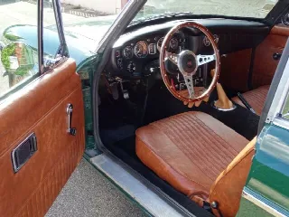 Foto 6 di 9: MG B GT  