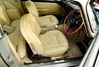 Foto 5 di 6: ASTON MARTIN DB5  