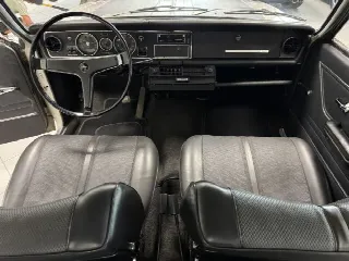 Foto 8 di 32: OPEL Rekord 1.9 C Lusso Automatic/Clima 