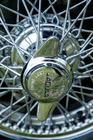 Foto 8 di 15: JAGUAR XK 150 FHC  