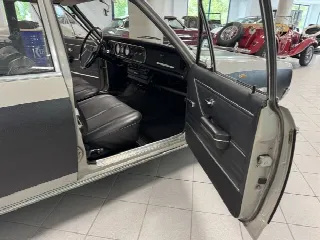 Foto 15 di 32: OPEL Rekord 1.9 C Lusso Automatic/Clima 