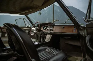Foto 2 di 21: FERRARI 330 GT 2+2 - Series I ‘Interim’ - 1 of 124 examples built - Ferrari Classiche certificate - **original interior**