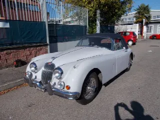 Foto 3 di 10: JAGUAR XK150 3.4 DHC    