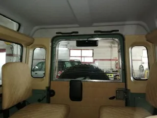 Foto 8 di 17: LAND ROVER Defender (1984-) 90 td5 HERITAGE STYLE     