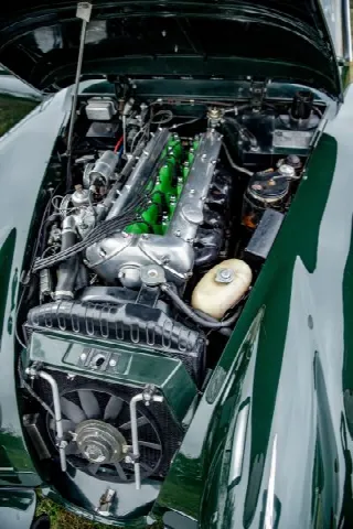 Foto 13 di 15: JAGUAR XK 150 FHC  