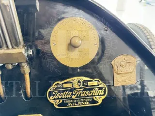 Foto 11 di 28: ISOTTA FRASCHINI Fraschini-DONOTUSE FENC  