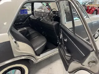 Foto 14 di 32: OPEL Rekord 1.9 C Lusso Automatic/Clima 
