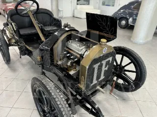Foto 20 di 28: ISOTTA FRASCHINI Fraschini-DONOTUSE FENC  