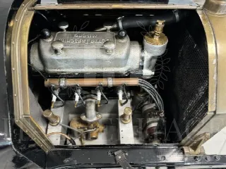 Foto 16 di 28: ISOTTA FRASCHINI Fraschini-DONOTUSE FENC  