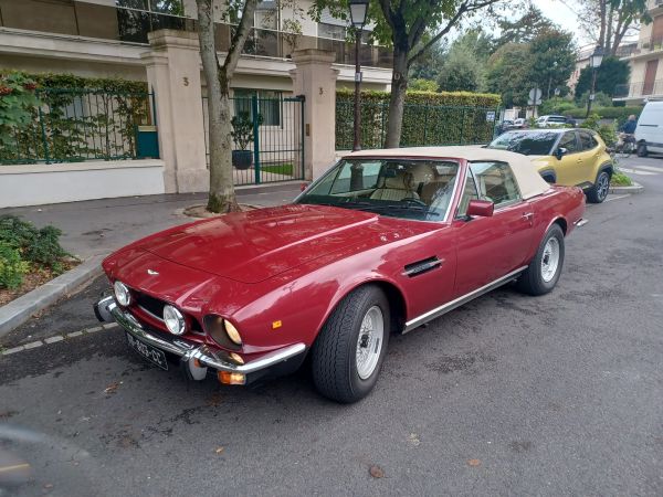 ASTON MARTIN V8 Volante 