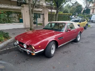 Foto 1 di 4: ASTON MARTIN V8 Volante 